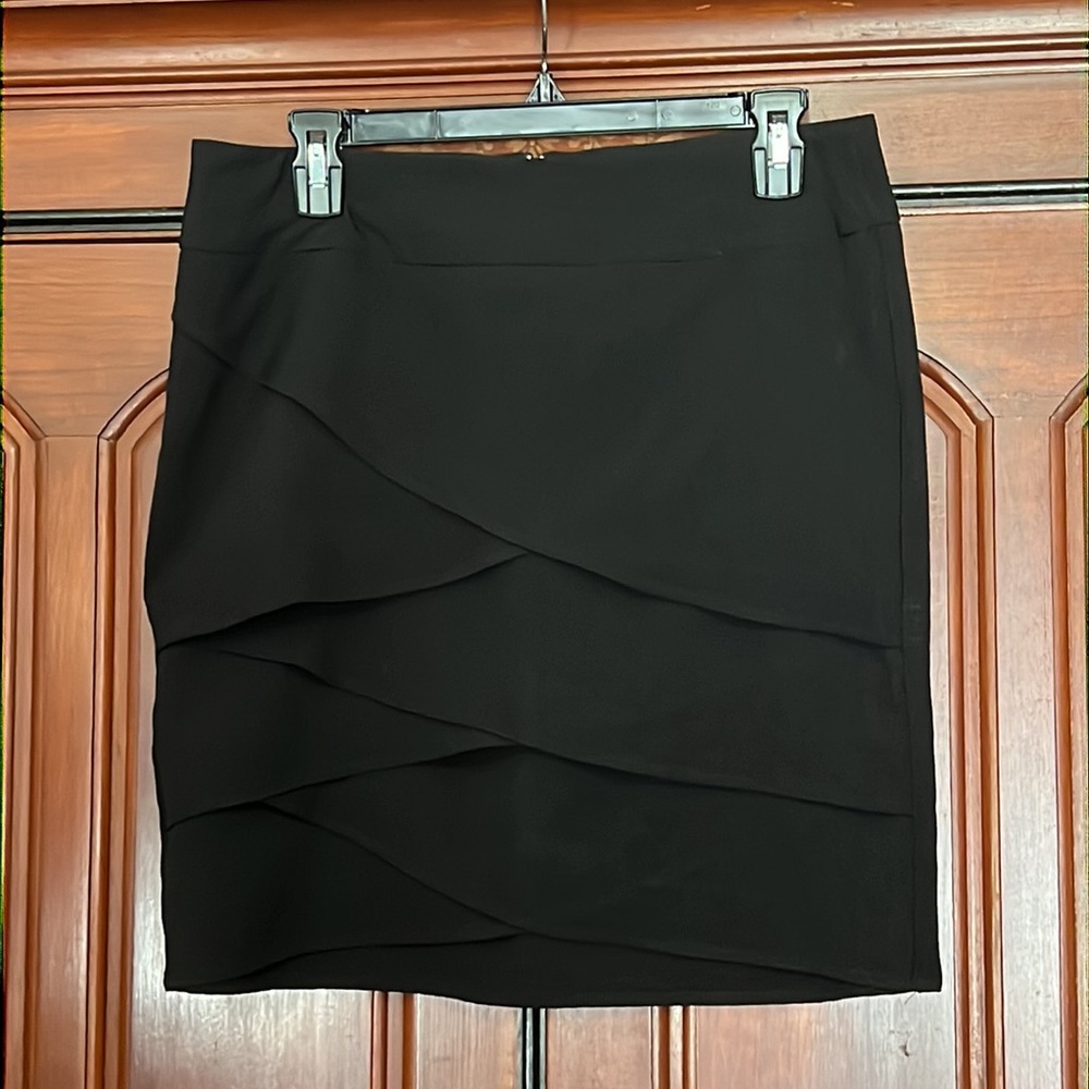 A. Byer Black Casual Tulip Tiered Skirt